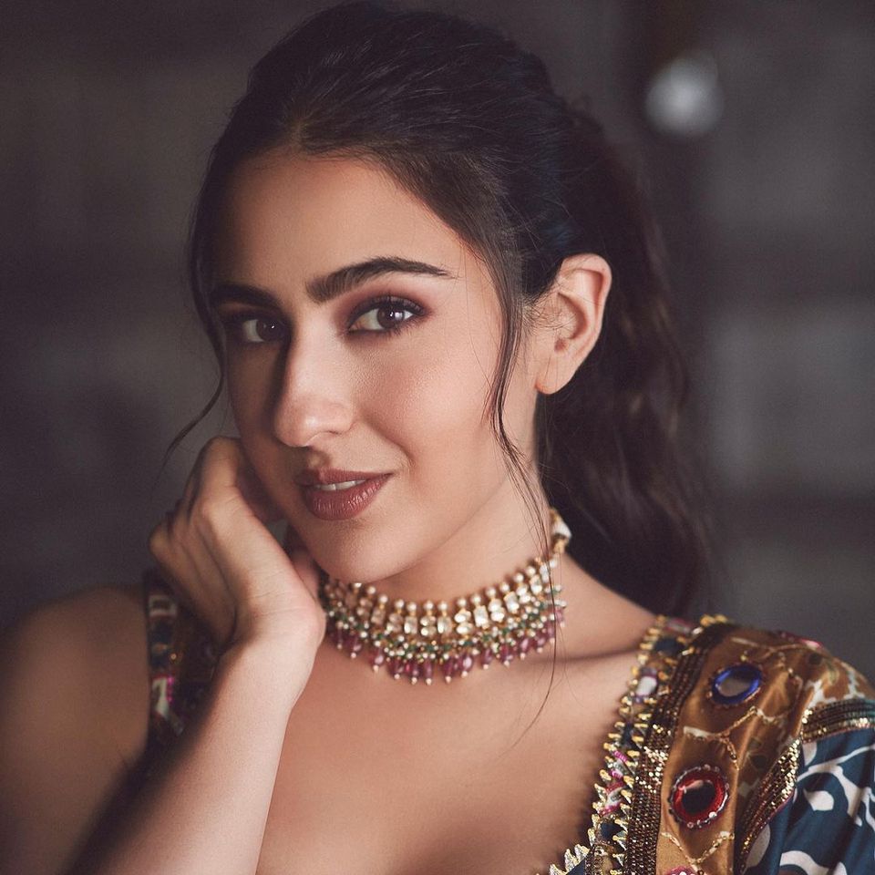 Sara: Choker Set