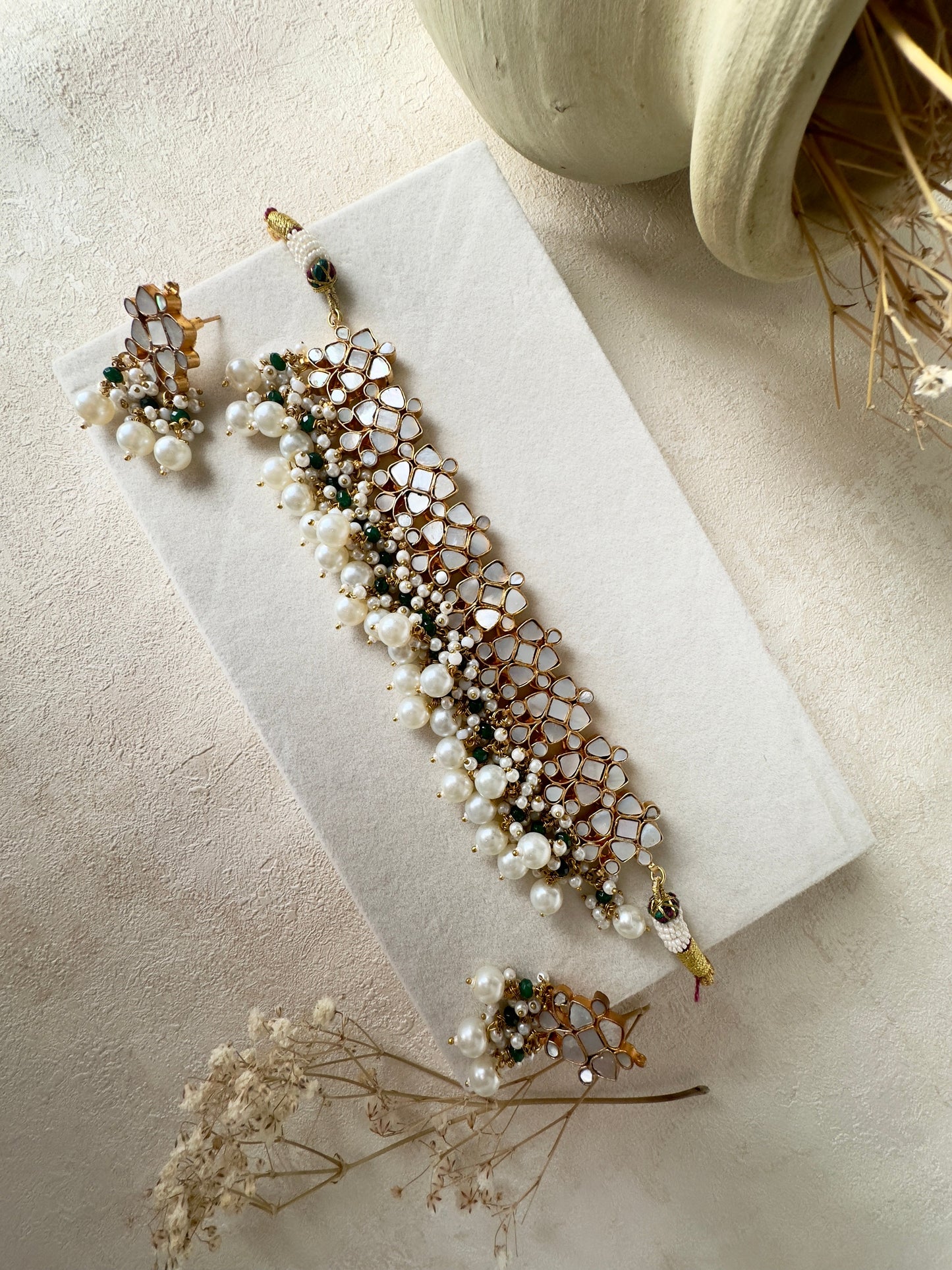 Minal: Choker Set