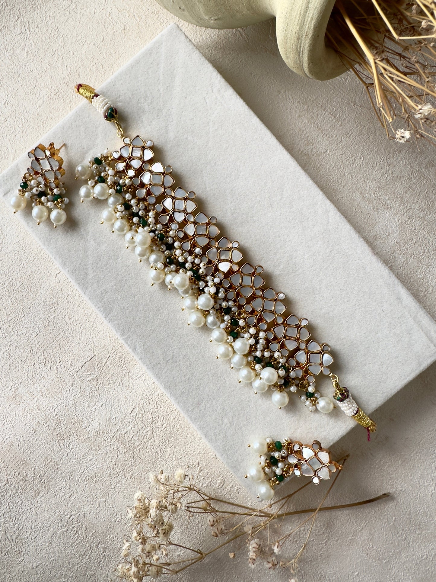 Minal: Choker Set