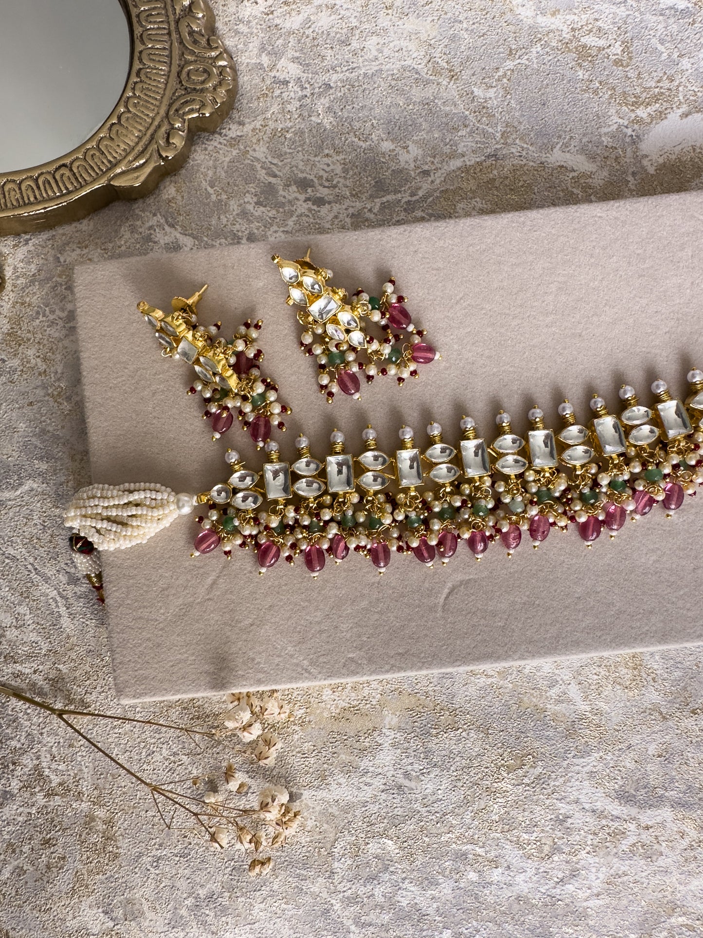 Sara: Choker Set