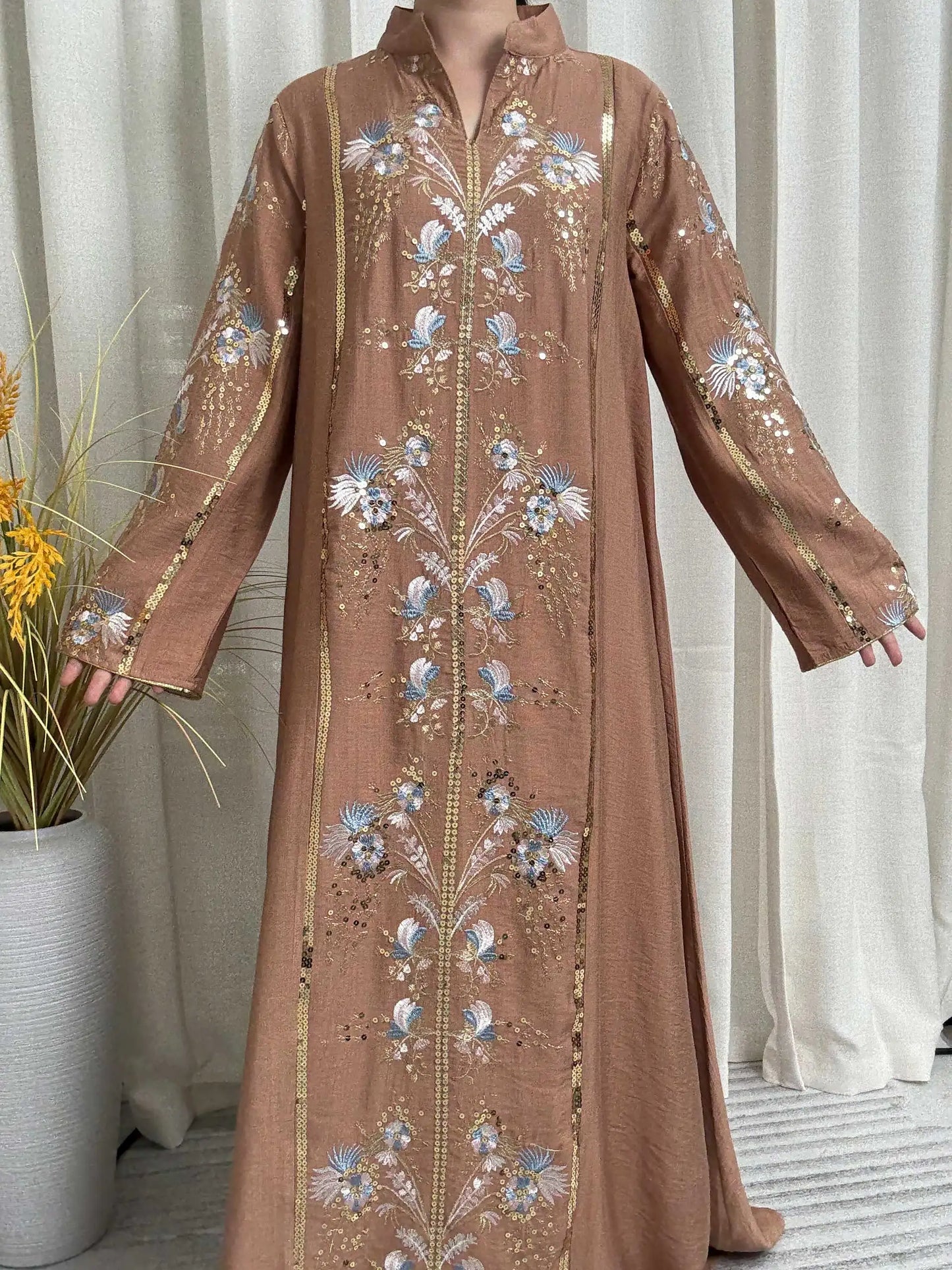 Black Muslim Abaya with Stand-Collar V-Neck Exquisite Blue-White Floral Embroidery Gold Accents Ideal for Ramadan Gatherings