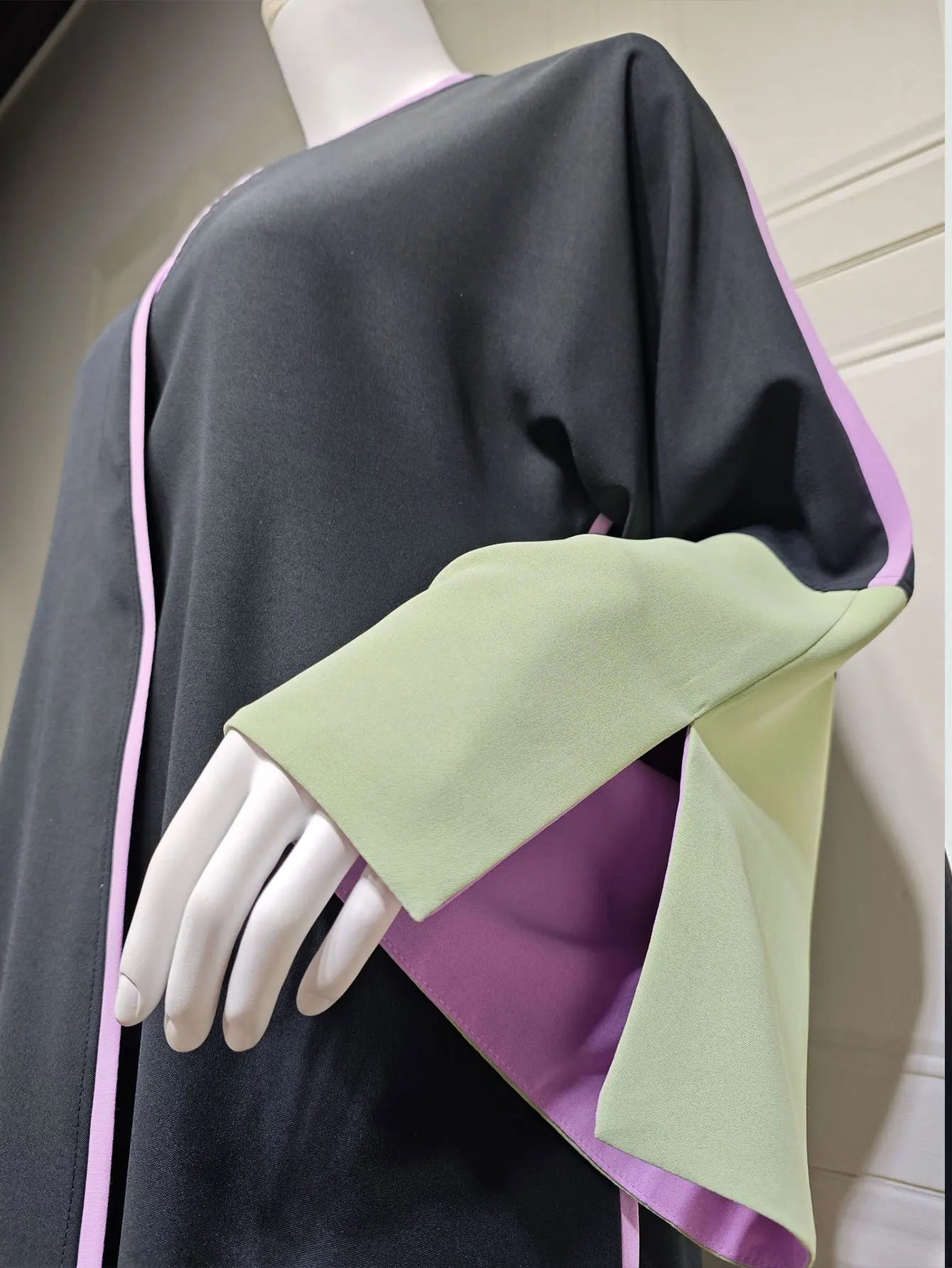 Muslim Women 2025 Elegant Black and Brown Abaya for Islamic Ladies for Daily and Festive Wear in Middle East Islamic Communities