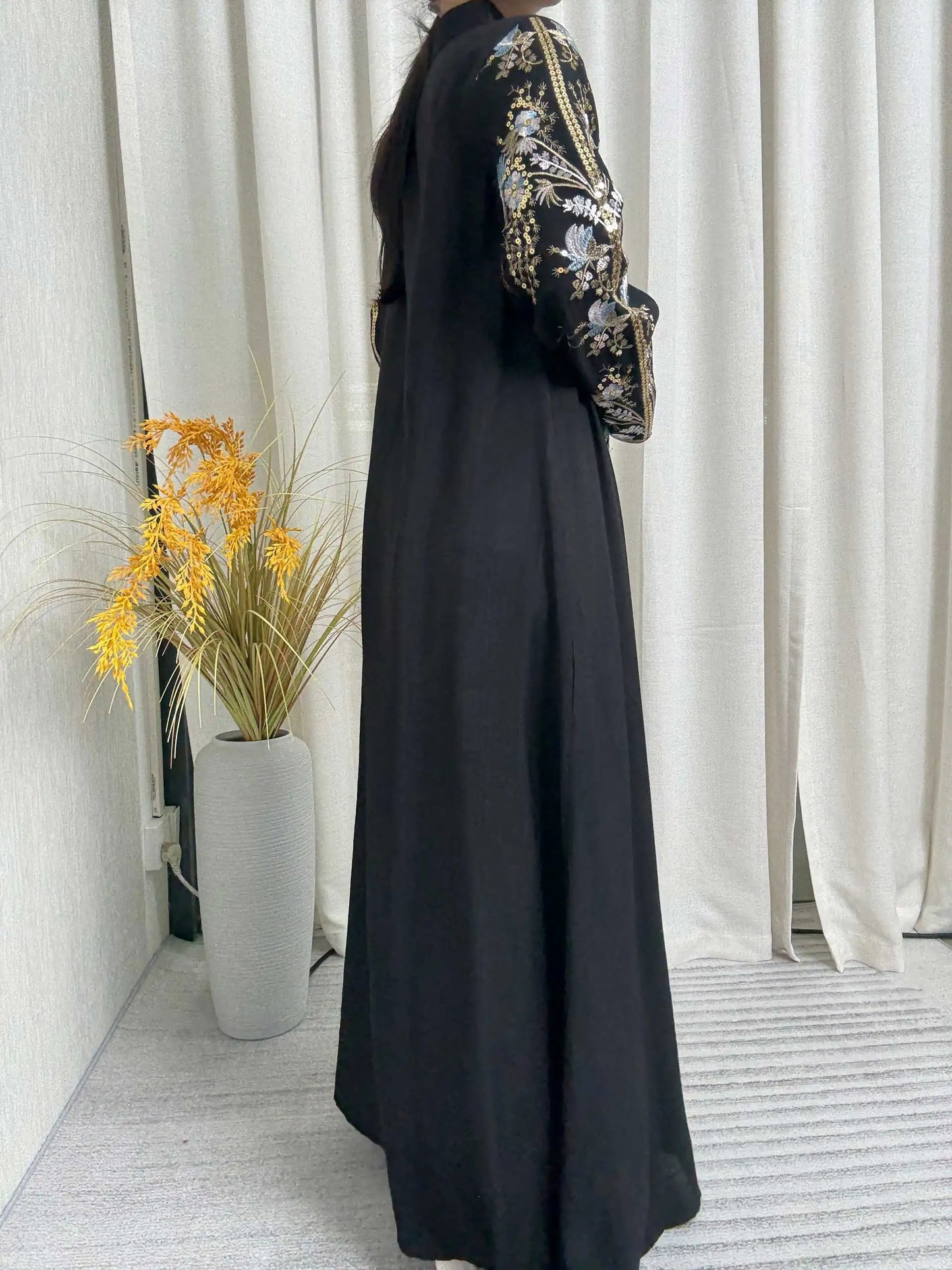 Black Muslim Abaya with Stand-Collar V-Neck Exquisite Blue-White Floral Embroidery Gold Accents Ideal for Ramadan Gatherings