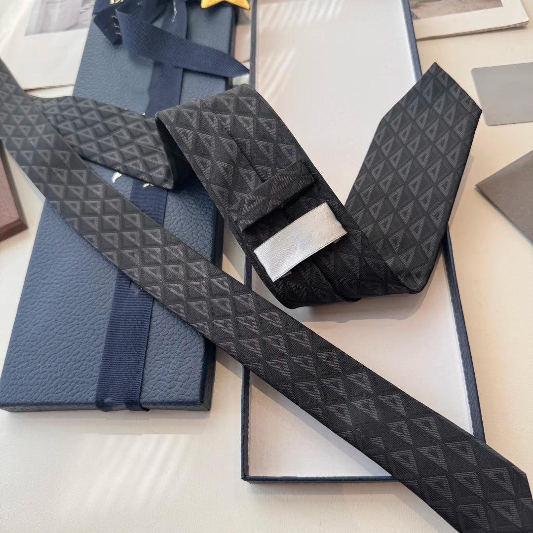Fashionable and Trendy Silk Men's Ties British Business Tie Printed Narrow Bow Tie Formal Dress Tie Groom's Tie Knot Gift