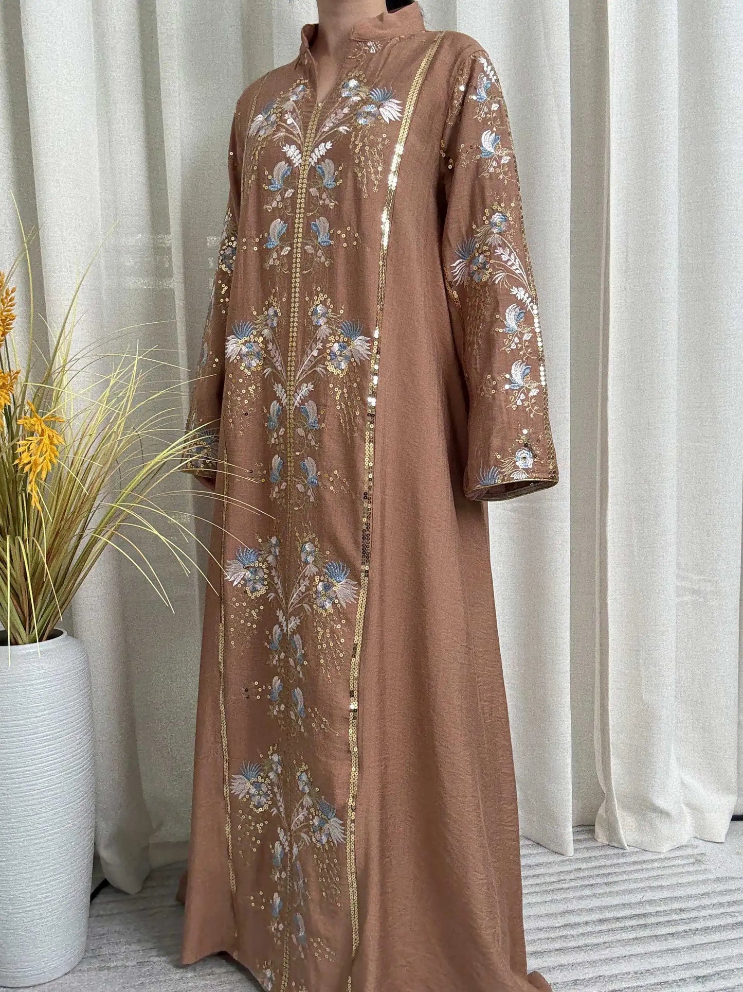 Black Muslim Abaya with Stand-Collar V-Neck Exquisite Blue-White Floral Embroidery Gold Accents Ideal for Ramadan Gatherings