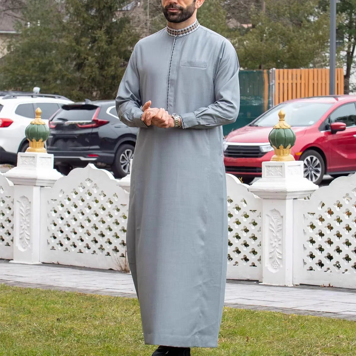 New Muslim Men's Robe Light Grey Elegant Retro Middle Eastern Ethnic Style Printed Button Men's Robe Simple Loose Casual Robe