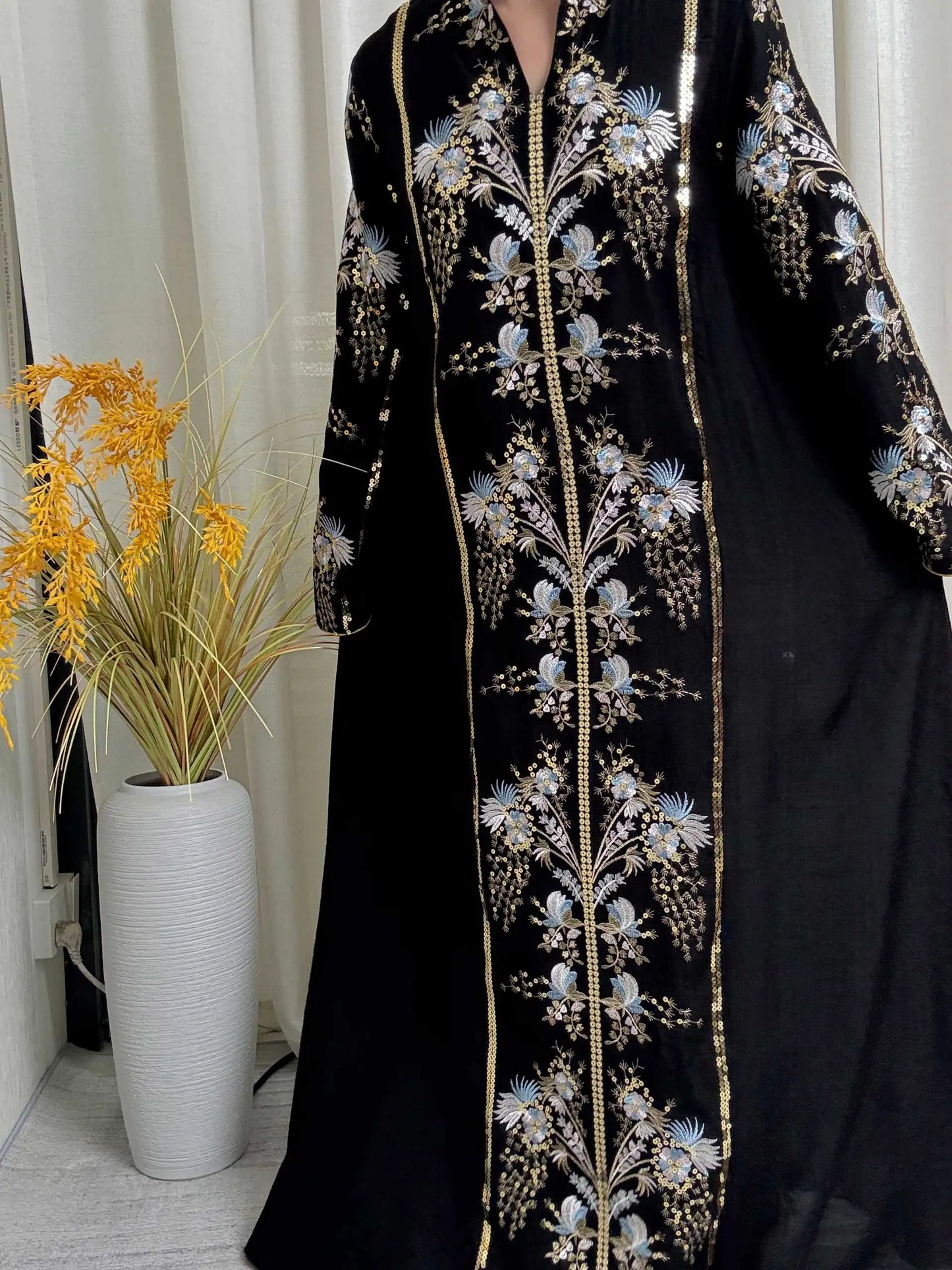 Black Muslim Abaya with Stand-Collar V-Neck Exquisite Blue-White Floral Embroidery Gold Accents Ideal for Ramadan Gatherings