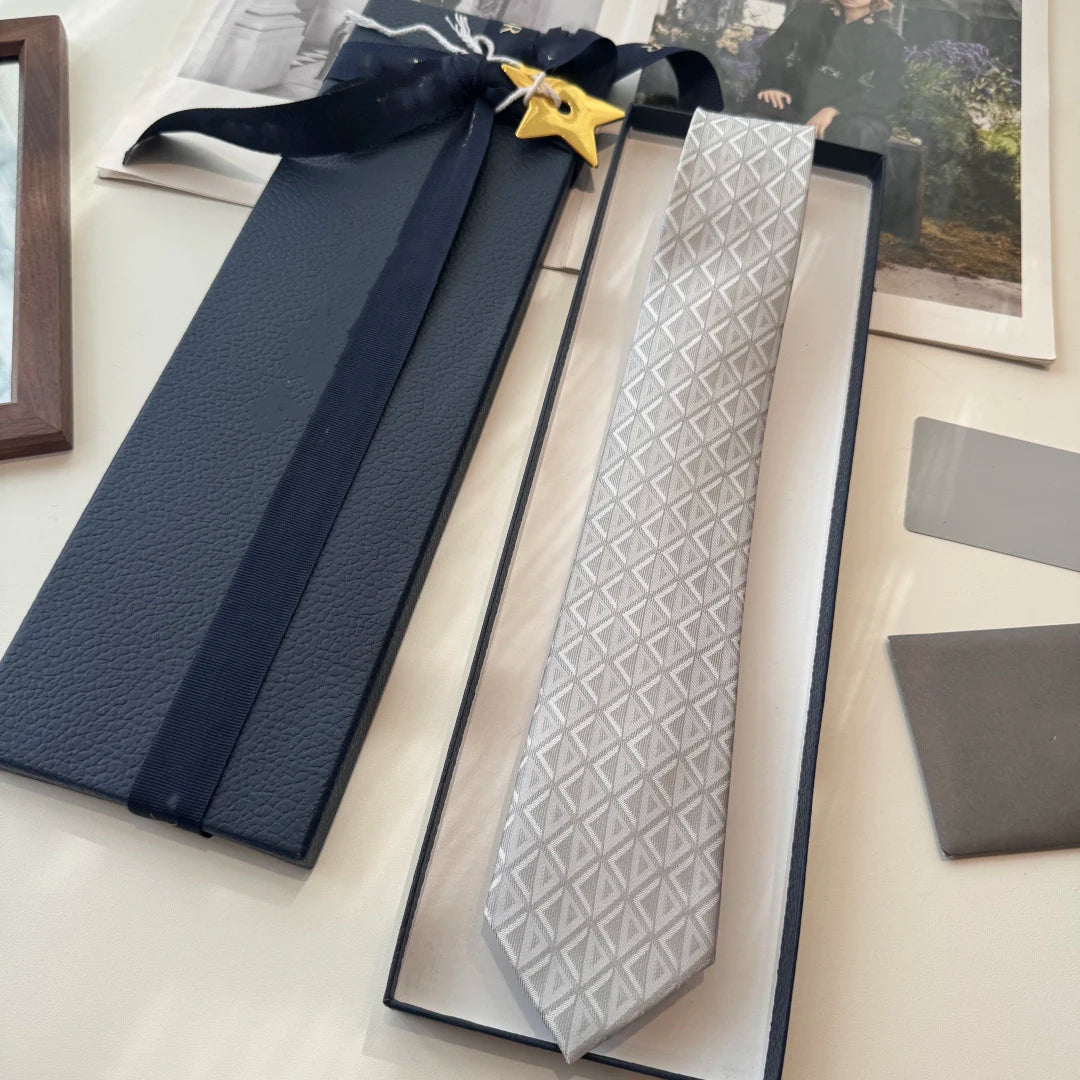 Fashionable and Trendy Silk Men's Ties British Business Tie Printed Narrow Bow Tie Formal Dress Tie Groom's Tie Knot Gift