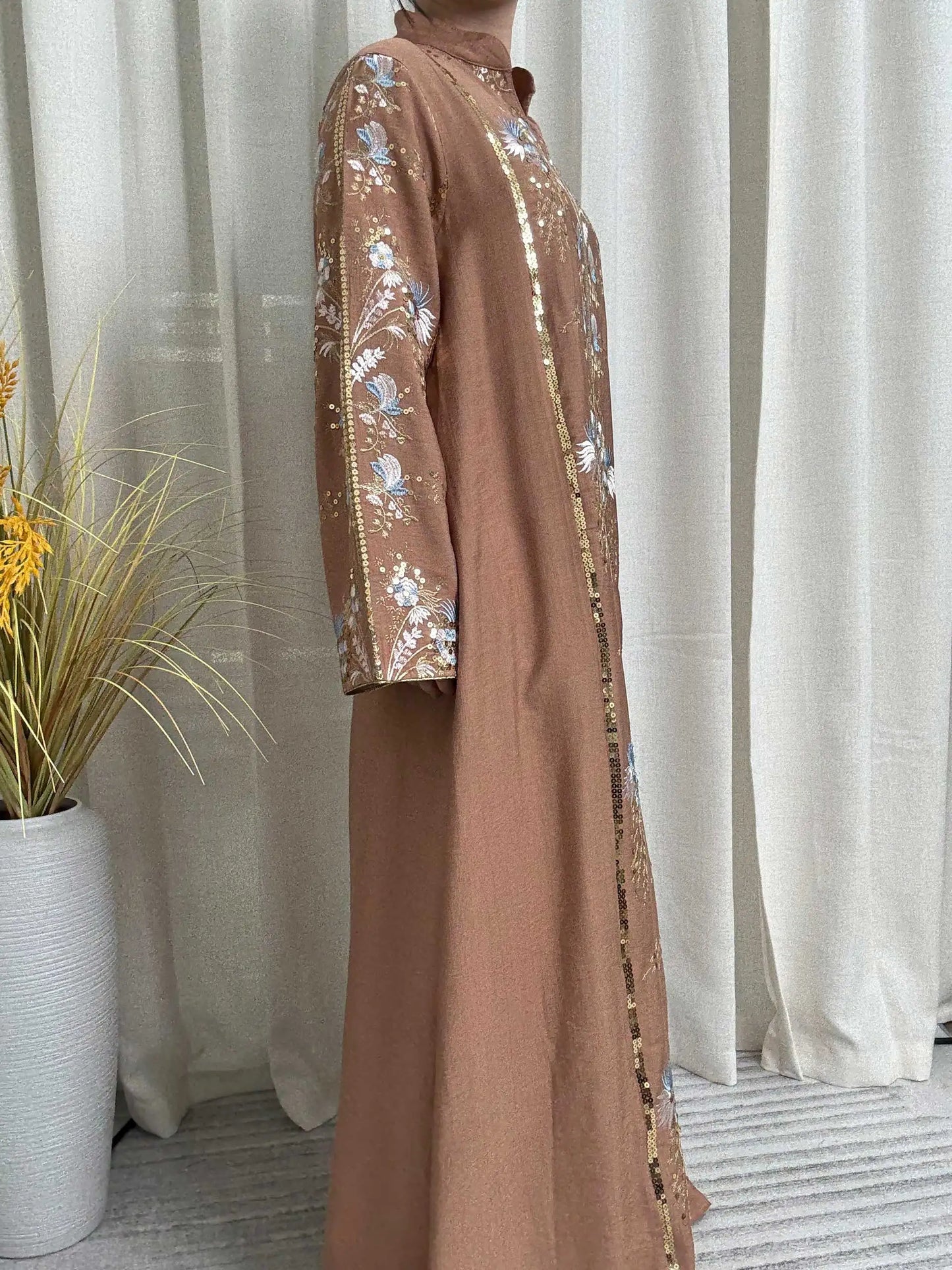 Black Muslim Abaya with Stand-Collar V-Neck Exquisite Blue-White Floral Embroidery Gold Accents Ideal for Ramadan Gatherings