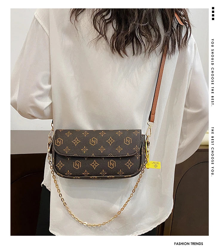 Fashionable retro printed small square bag; versatile single shoulder bag; crossbody bag under the arm.