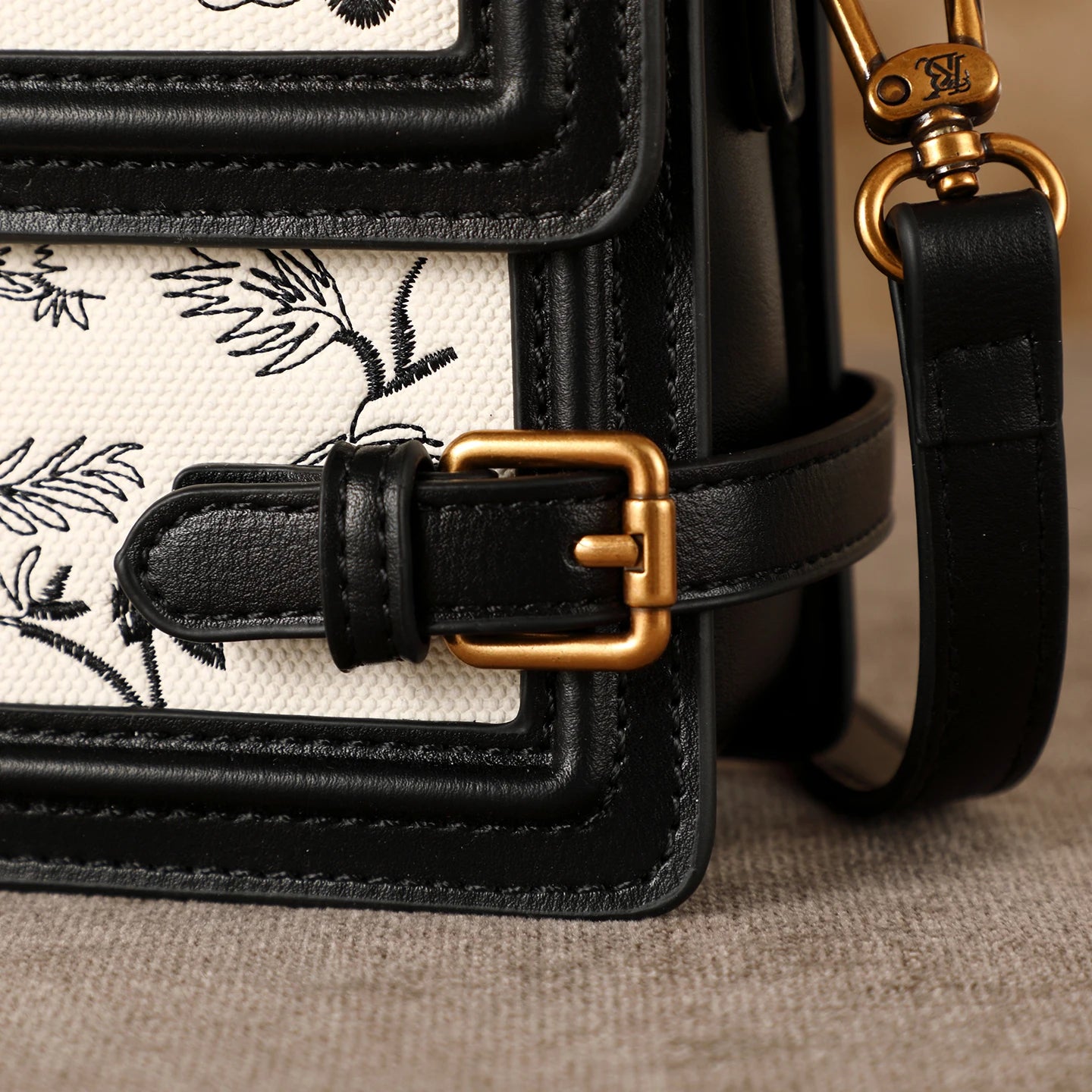 Women's Handbag 2026 Seasonal New Fashion Embroidered Crossbody Bag, Single Shoulder Bag, Designer High-End Style – A Perfect Ac