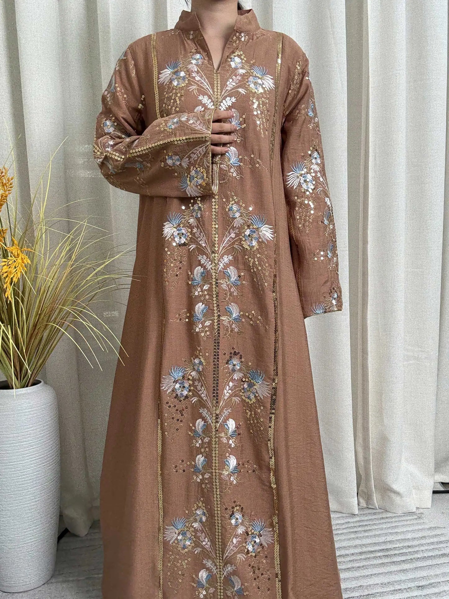 Black Muslim Abaya with Stand-Collar V-Neck Exquisite Blue-White Floral Embroidery Gold Accents Ideal for Ramadan Gatherings