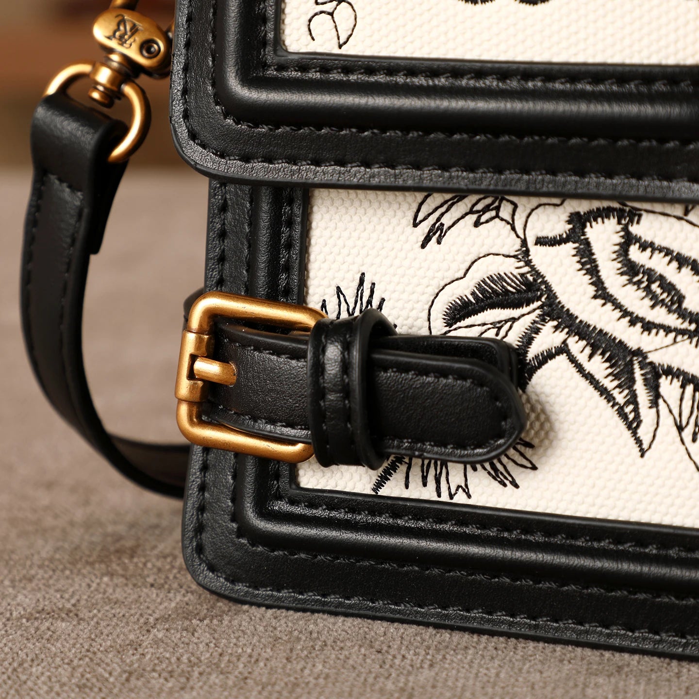 Women's Handbag 2026 Seasonal New Fashion Embroidered Crossbody Bag, Single Shoulder Bag, Designer High-End Style – A Perfect Ac