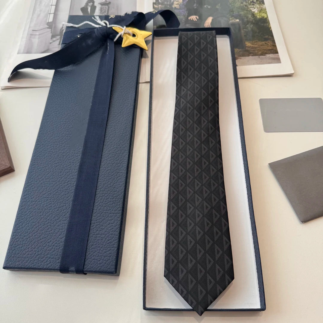 Fashionable and Trendy Silk Men's Ties British Business Tie Printed Narrow Bow Tie Formal Dress Tie Groom's Tie Knot Gift