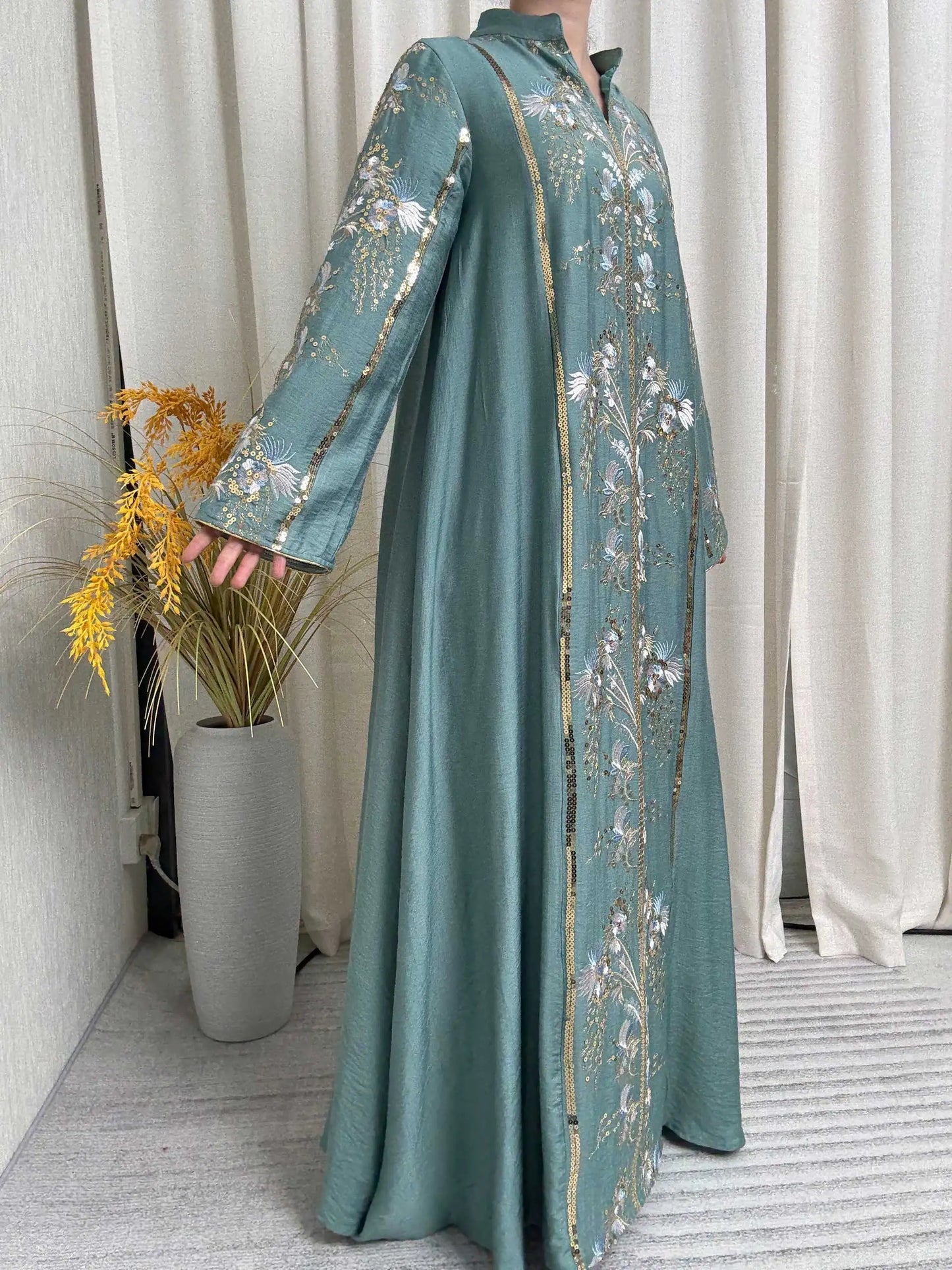 Black Muslim Abaya with Stand-Collar V-Neck Exquisite Blue-White Floral Embroidery Gold Accents Ideal for Ramadan Gatherings