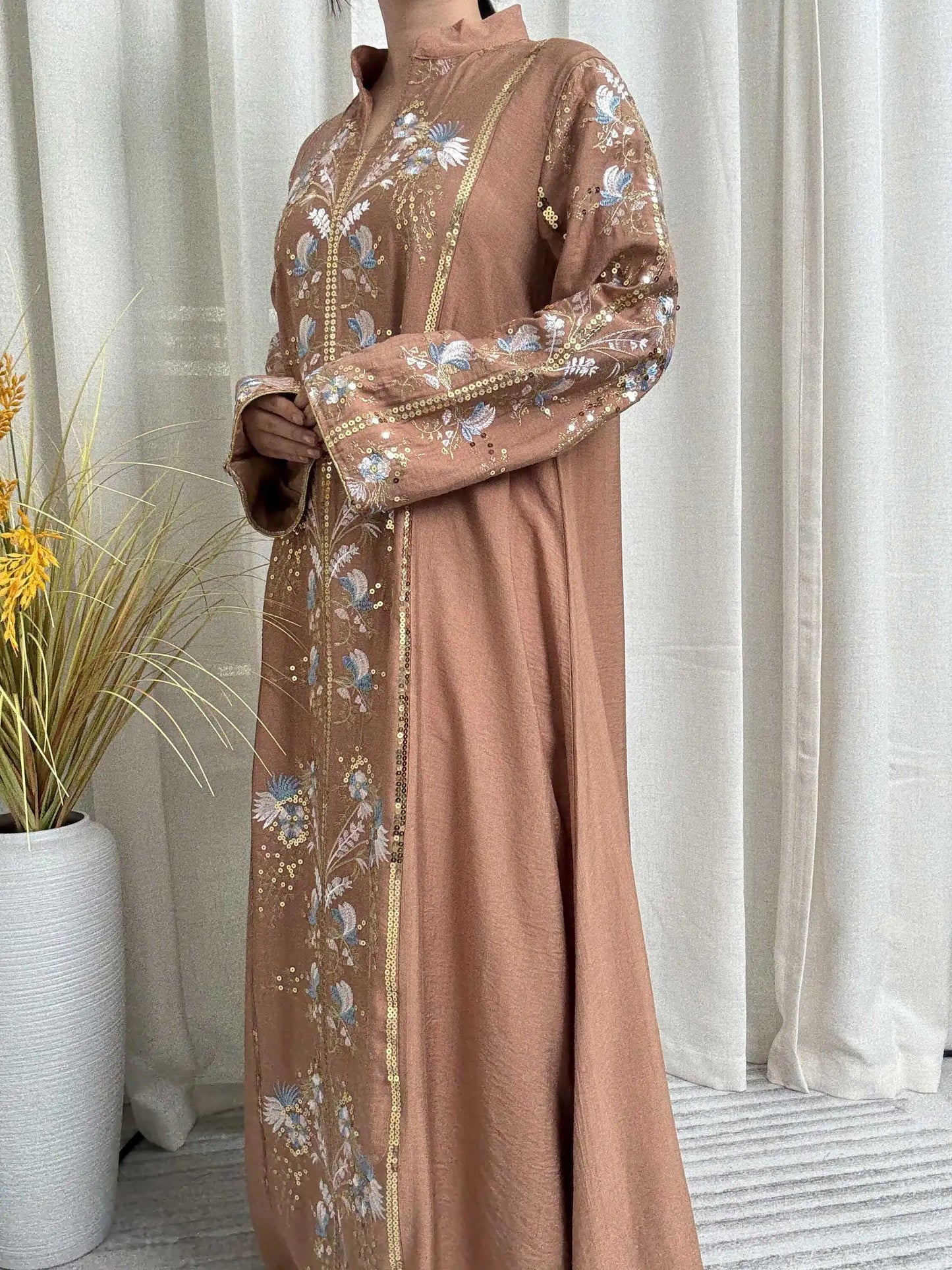 Black Muslim Abaya with Stand-Collar V-Neck Exquisite Blue-White Floral Embroidery Gold Accents Ideal for Ramadan Gatherings
